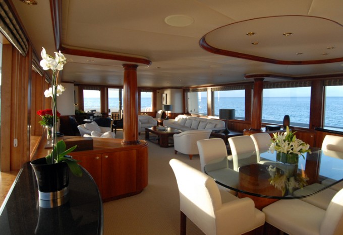 Motor yacht Dona Lola -  Main Salon